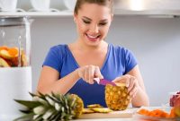 چه کسانی باید از مصرف آناناس پرهیز کنند؟