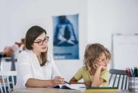 بیش فعالی در کودکان: علائم، تشخیص و راهکارها