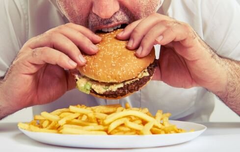 با آرامش غذا بخوریم، بهتر زندگی کنیم: تأثیر تغذیه آگاهانه بر سلامتی