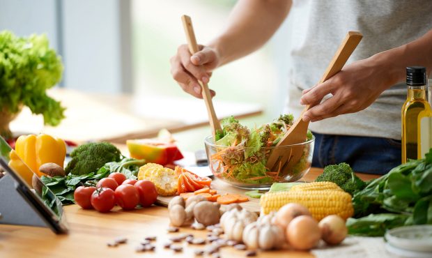 چشمه جوانی در بشقاب غذای شما: رازهایی برای عمری طولانی تر و شاداب تر چشمه جوانی در بشقاب غذای شما: رازهایی برای عمری طولانی تر و شاداب تر