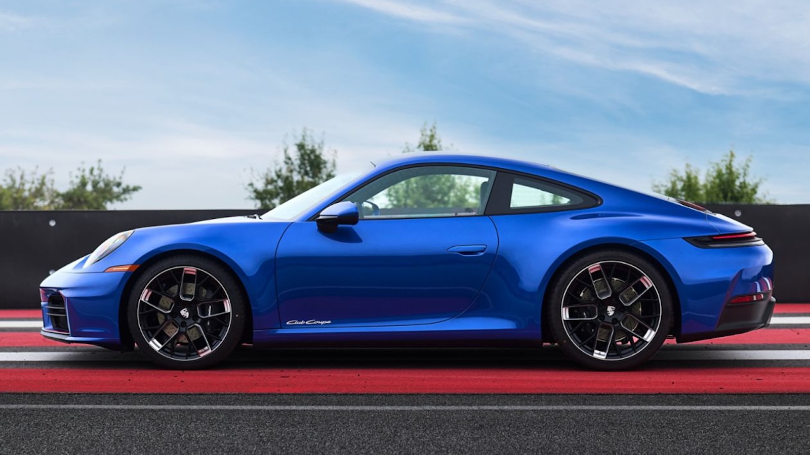 ۷۰ دستگاه پورشه ۹۱۱ کلاب کوپه ۲۰۲۶: ترکیبی بی نظیر از اصالت ۹۱۱ و لوکس ترین فضای داخلی برای هواداران خوش شانس! ۷۰ دستگاه پورشه ۹۱۱ کلاب کوپه ۲۰۲۶: ترکیبی بی نظیر از اصالت ۹۱۱ و لوکس ترین فضای داخلی برای هواداران خوش شانس!