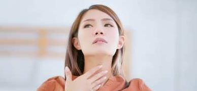 چرا احساس میکنیم چیزی در گلو گیر کرده است چرا احساس میکنیم چیزی در گلو گیر کرده است