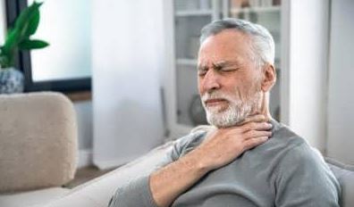 چرا احساس میکنیم چیزی در گلو گیر کرده است چرا احساس میکنیم چیزی در گلو گیر کرده است