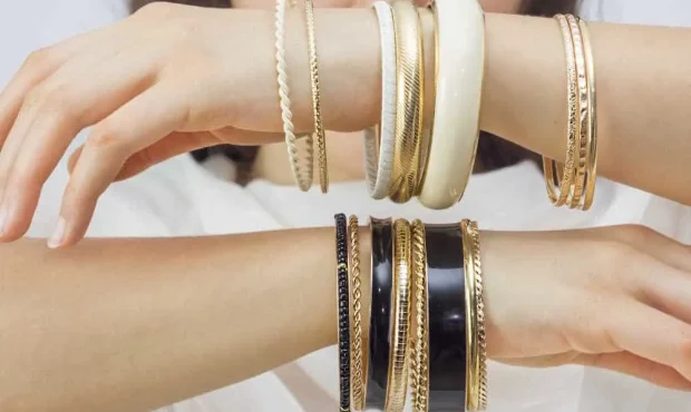 راهنمای خرید طلای اصل و تشخیص اصل از بدل: نکات حرفهای برای سرمایهگذاری امن راهنمای خرید طلای اصل و تشخیص اصل از بدل: نکات حرفهای برای سرمایهگذاری امن