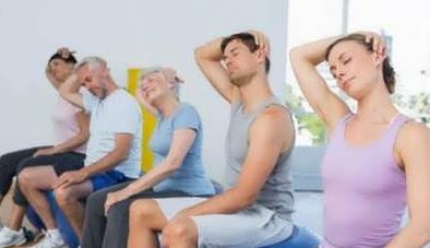 نرمش‌های گردن برای کاهش درد شانه و گردن