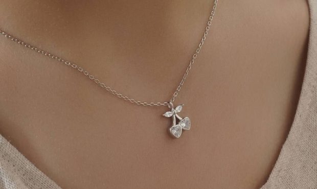 گردنبند نقره مینیمال؛ انتخابی که هیچ‌وقت از مد نمی‌افتد