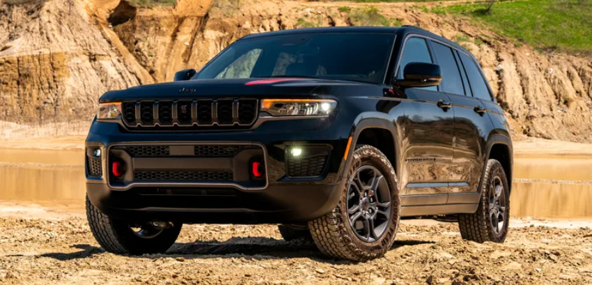 بازگشت قدرتمندانه جیپ گرند چروکی Trailhawk و Overland مدل ۲۰۲۷ با موتور جدید هوریکین ۴