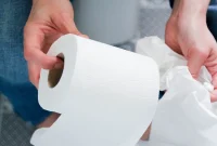 مدت زمان استاندارد برای دستشویی کردن چقدر است؟ خطر ابتلا به بواسیر در صورت زیاده‌روی!
