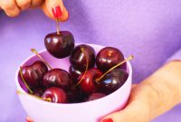 یک هفته هر روز گیلاس خوردم؛ تجربه یک متخصص تغذیه از تغییرات شگفت‌انگیز بدن