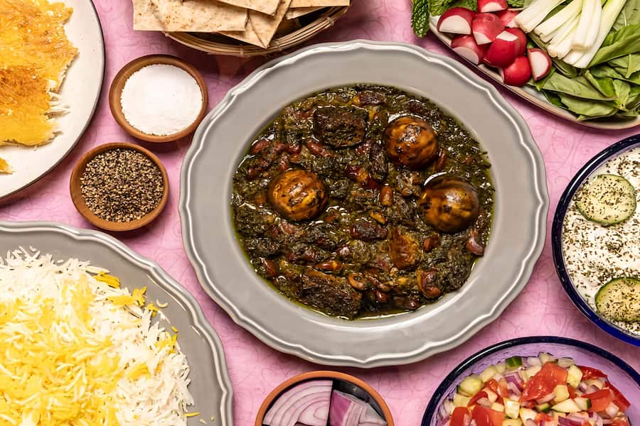 طرز تهیه خورشت قورمه سبزی خوشمزه و مجلسی